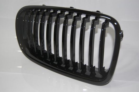Решетка радиатора на BMW F10, черный глянец (10-17 г.в.) тюнинг фото