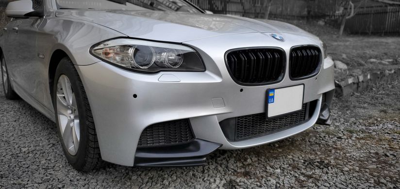 Накладки (клыки) на передний бампер BMW F10 M-Pakiet черный глянцевый ABS-пластик тюнинг фото