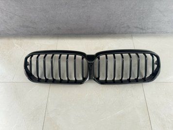 Решетка радиатора (ноздри) BMW G30 / G31 черная глянцевая (20-22 г.в.) тюнинг фото