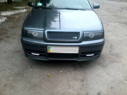 Ресницы "Бровки" Skoda Octavia Tour в черном глянце тюнинг фото