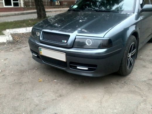 Ресницы "Бровки" Skoda Octavia Tour в черном глянце тюнинг фото
