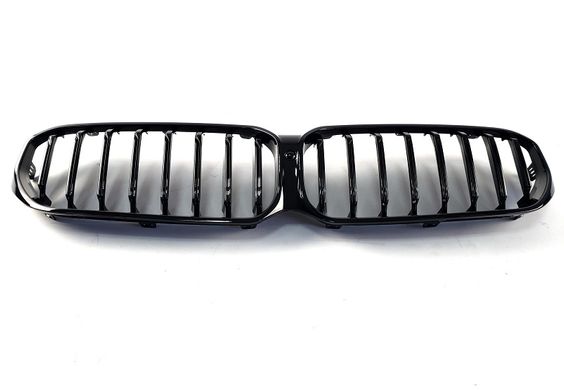 Решетка радиатора (ноздри) BMW G30 / G31 черная глянцевая (20-22 г.в.) тюнинг фото