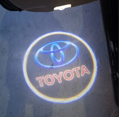Подсветка дверей с логотипом для Toyota  тюнинг фото