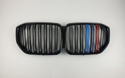 Решетка радиатора на BMW X5 G05 M черный + триколор тюнинг фото