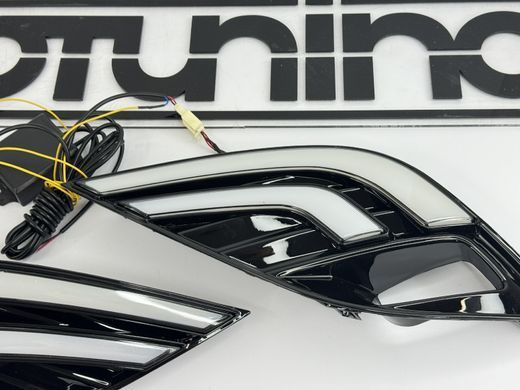Денні ходові вогні Toyota Camry 70 с функцией поворота тюнінг фото