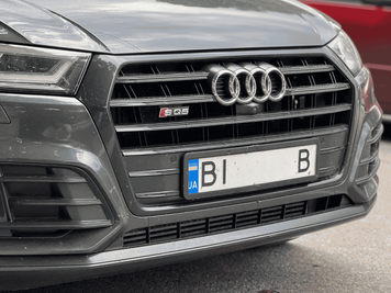 Решітка радіатора Audi Q5 стиль SQ5 чорна (2017 -...) тюнінг фото