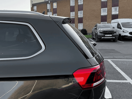 Бічні спойлера на заднє скло VW Passat B8 B8.5 (2015-2023) чорний глянець тюнінг фото