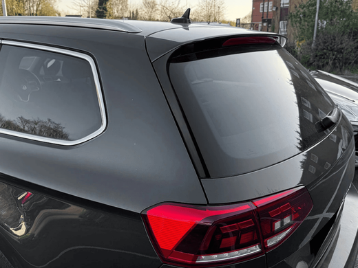 Бічні спойлера на заднє скло VW Passat B8 B8.5 (2015-2023) чорний глянець тюнінг фото