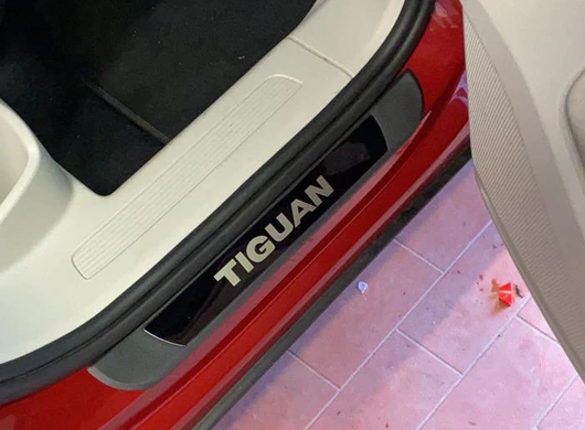 Накладки на пороги Volkswagen Tiguan 2 тюнинг фото