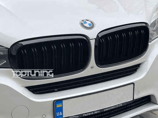 Решетка радиатора на BMW X5 F15 / X6 F16 стиль М черная глянцевая тюнинг фото