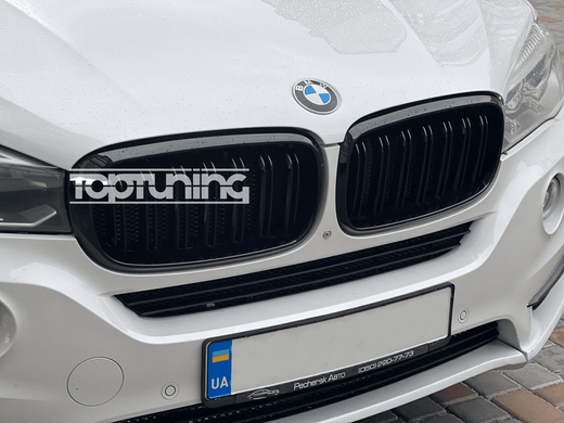 Решетка радиатора на BMW X5 F15 / X6 F16 стиль М черная глянцевая тюнинг фото
