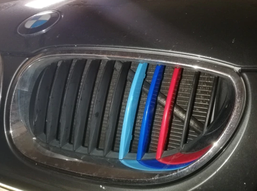 Вставки в решітку радіатора BMW E60 тюнінг фото