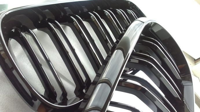 Решетка радиатора на BMW X5 F15 / X6 F16 стиль М черная глянцевая тюнинг фото