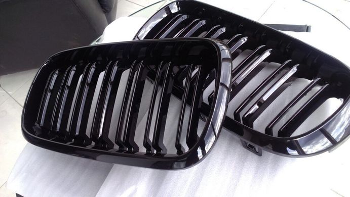 Решетка радиатора на BMW X5 F15 / X6 F16 стиль М черная глянцевая тюнинг фото