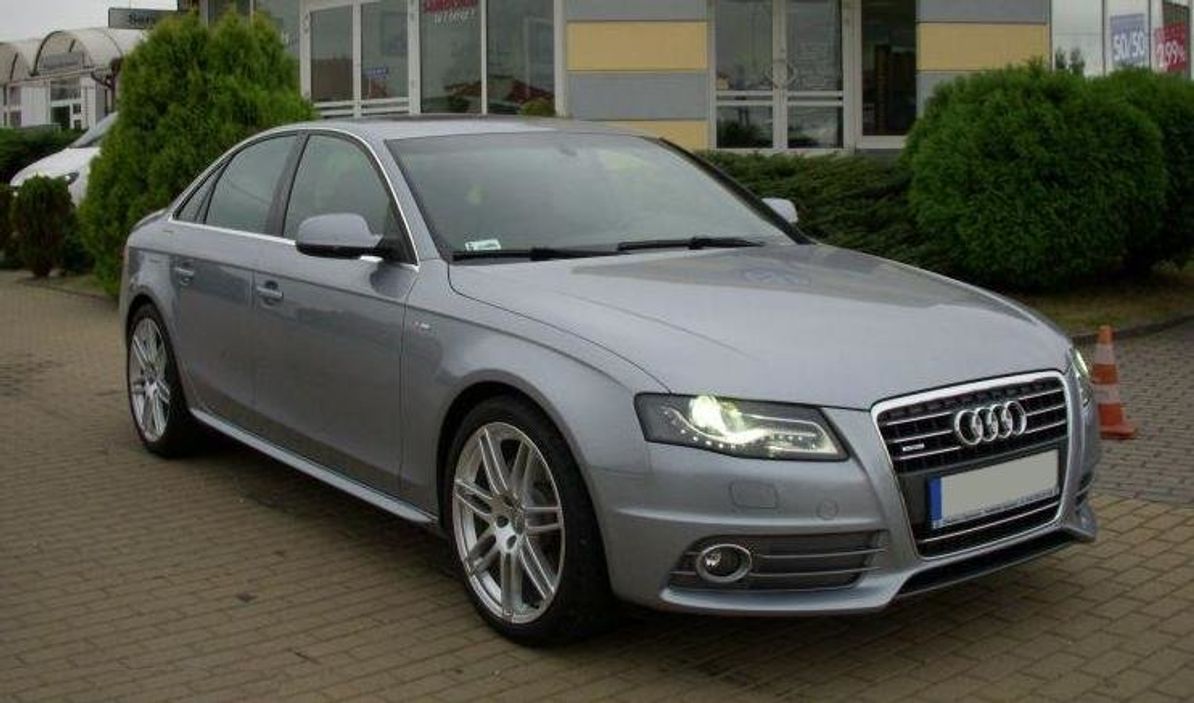 Audi a4 b8 белая