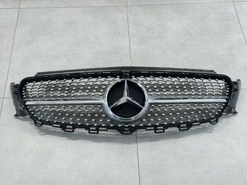 Решітка радіатора Mercedes W213 Diamond Black тюнінг фото