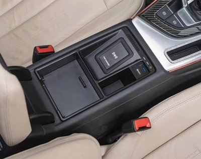 Бездротова автомобільна зарядка для Audi A4 B9 / A5 тюнінг фото