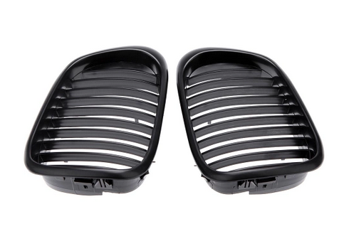 Решетка радиатора BMW E39, черная глянцевая тюнинг фото
