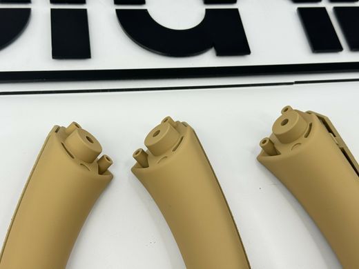 Комплект внутрішніх пасажирських ручок дверей BMW E90 E91 бежеві у зборі (3 штуки) тюнінг фото