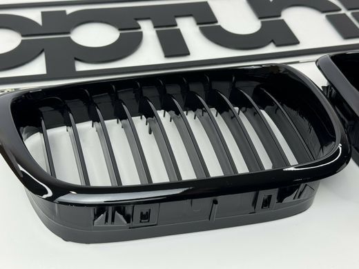 Решітка радіатора BMW E39, чорна глянсова тюнінг фото