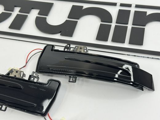 Динамічні повторювачі поворотів Mercedes W204 / W212 / W176 / W221 / X204 димчасті тюнінг фото