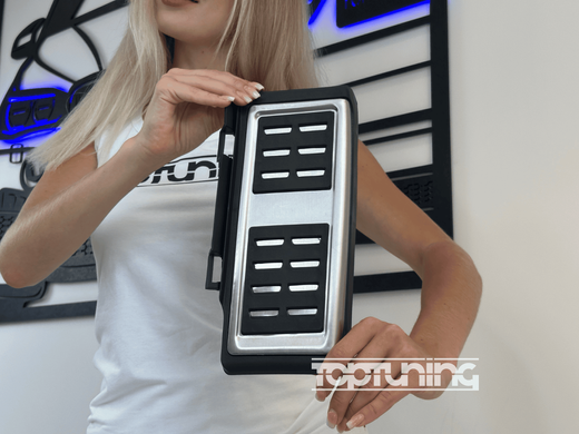 Накладки на педалі VW Passat B8 / Golf 7 / Tiguan II / Seat Leon 3 / Skoda Octavia A7 (автомат) тюнінг фото