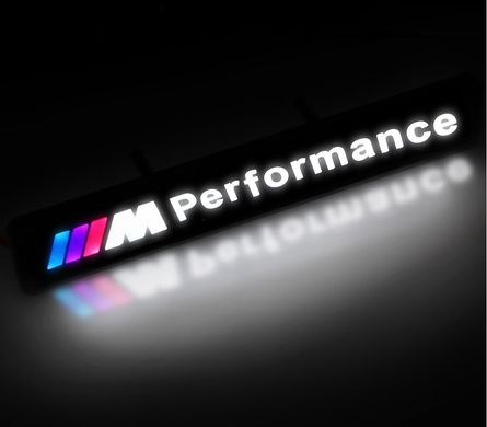 Эмблема на решетку радиатора M Performance тюнинг фото