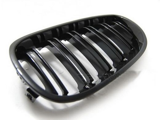 Решетка радиатора BMW E60 / E61 M5-LOOK черная глянцевая тюнинг фото