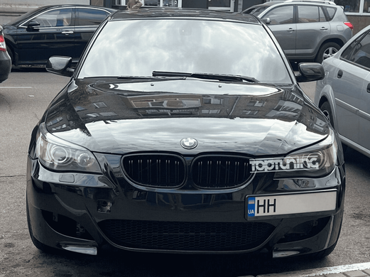 Решетка радиатора BMW E60 / E61 M5-LOOK черная глянцевая тюнинг фото