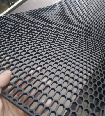 Пластиковая сетка для тюнинга универсальная 120 х 40 см тюнинг фото