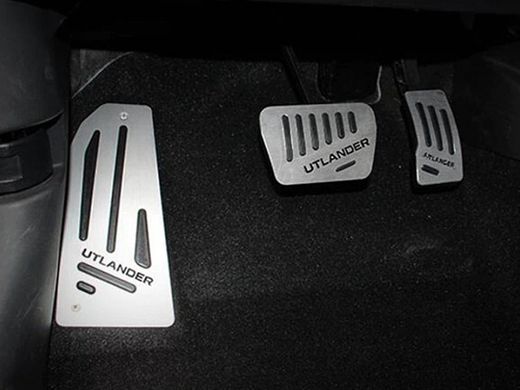 Накладки на педали Mitsubishi Outlander автомат (13-21 г.в.) тюнинг фото