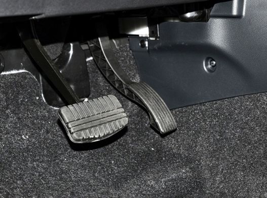 Накладки на педалі Mitsubishi Outlander автомат (13-21 р.в.) тюнінг фото