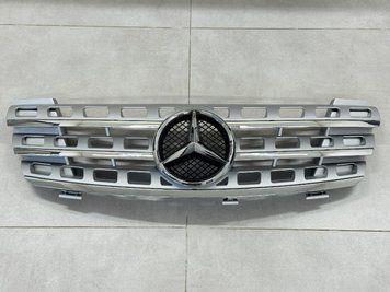 Решетка радиатора MERCEDES W164 серебряная с хром полосками (05-08 г.в.) тюнинг фото