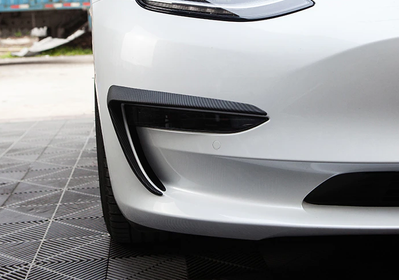 Накладки переднего бампера Tesla Model 3 под карбон (2021-...) тюнинг фото