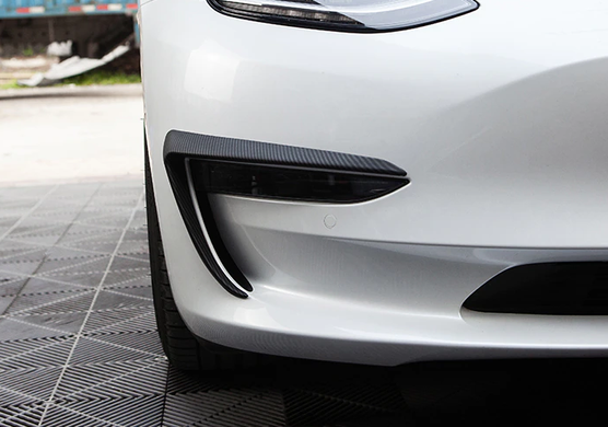 Накладки переднього бампера Tesla Model 3 під карбон (17-21 р.в.) тюнінг фото
