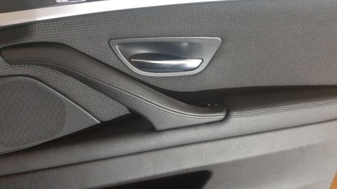 Внутренняя (обшитая) правая ручка дверей BMW F10 / F11 LHD тюнинг фото