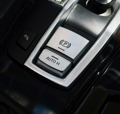 Накладка на кнопку центрального тормоза BMW X5 Е70 / X6 E71 тюнинг фото