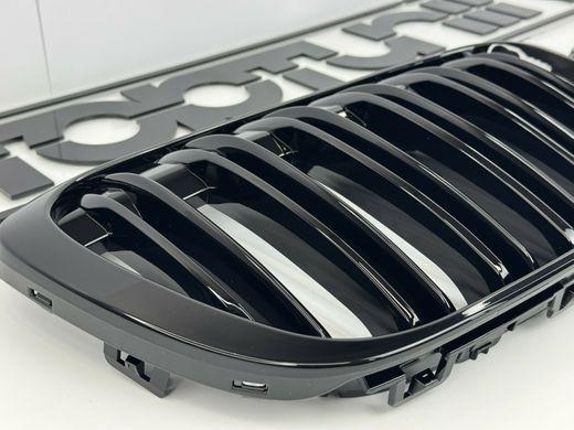 Решетка радиатора BMW X1 F48 М-стиль черная глянцевая (15-19 г.в.) тюнинг фото
