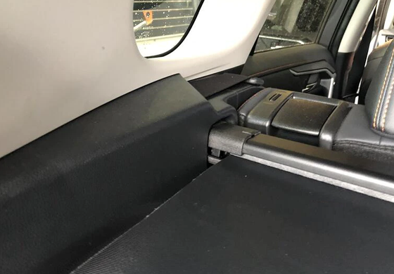 Задняя накладка (шторка, полка) багажника Toyota RAV 4 (2019 -...) тюнинг фото
