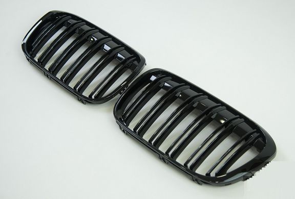 Решетка радиатора BMW X1 F48 М-стиль черная глянцевая (15-19 г.в.) тюнинг фото