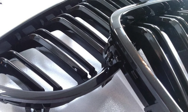 Решітка радіатора BMW E63 / E64 стиль М чорна глянсова тюнінг фото