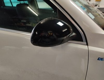 Накладки на дзеркала Volkswagen Tiguan чорні (07-15 р.в.) тюнінг фото