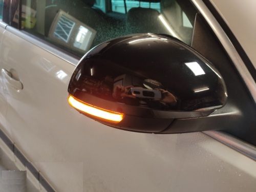 Накладки на зеркала Volkswagen Tiguan черные (07-15 г.в.) тюнинг фото