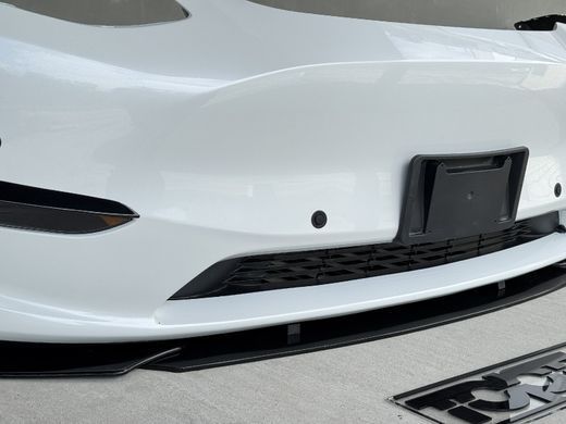 Накладка переднего бампера Tesla Model Y тюнинг фото