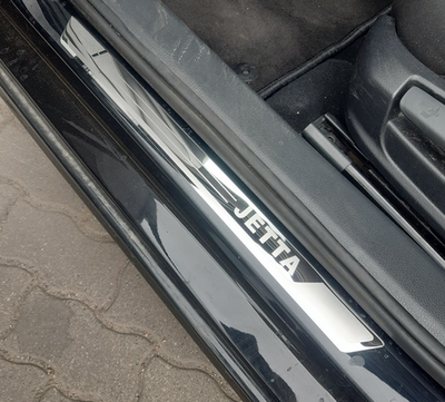 Накладки на пороги VW Jetta MK6 с логотипом (11-18 г.в.) тюнинг фото